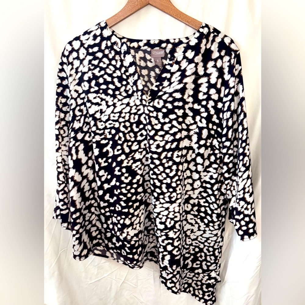 Chico’s Size 3 (XL) Black/White/Tan Layered Asymmetrical Printed Top